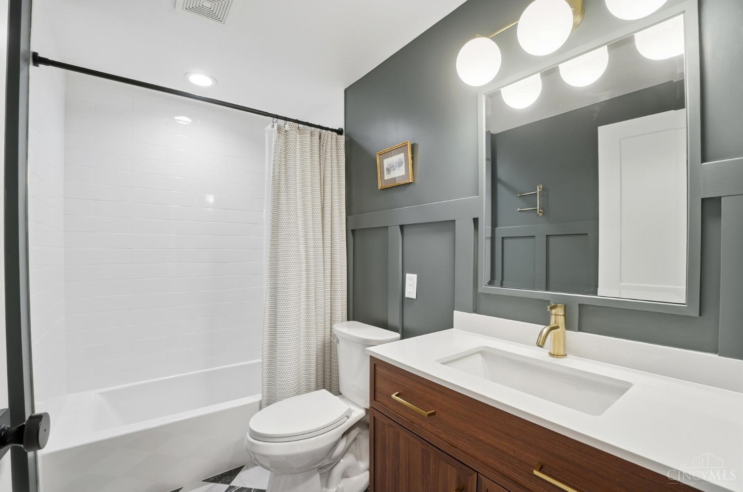 4832 Prospect Avenue