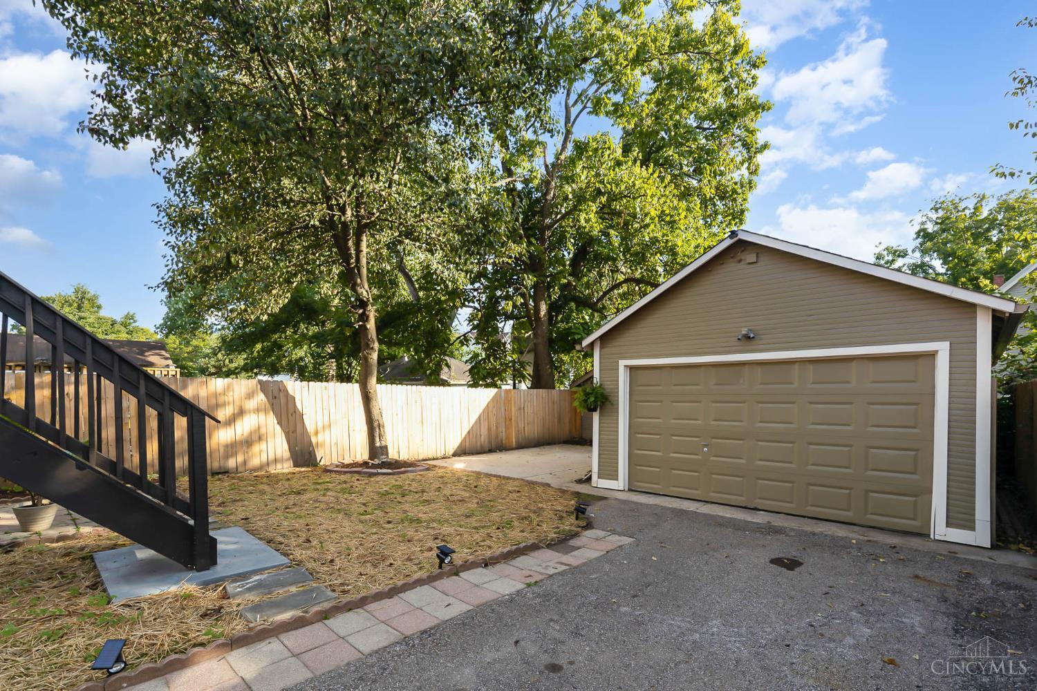 Homes for sale in Elmwood Place, OH | 519 Maple St, Elmwood Place, OH 45216 | MLS# 1861440