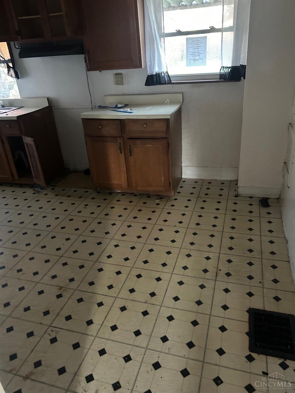 Homes for sale in Cincinnati, OH | 3942 Standish Ave, Cincinnati, OH 45213 | MLS# 1862762