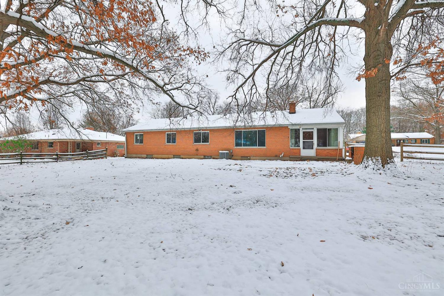 Homes for sale in Springfield Twp., OH | 8667 Woodview Dr, Springfield Twp., OH 45231 | MLS# 1840460