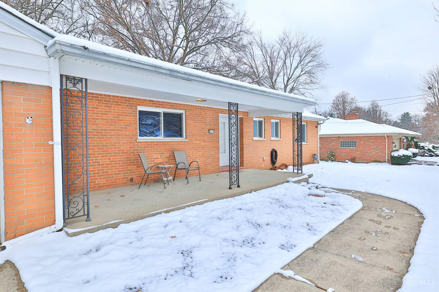 Homes for sale in Springfield Twp., OH | 8667 Woodview Dr, Springfield Twp., OH 45231 | MLS# 1840460