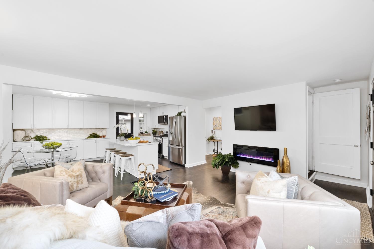 Homes for sale in Cincinnati, OH | 2493 Downing Dr, Cincinnati, OH 45208 | MLS# 1864056