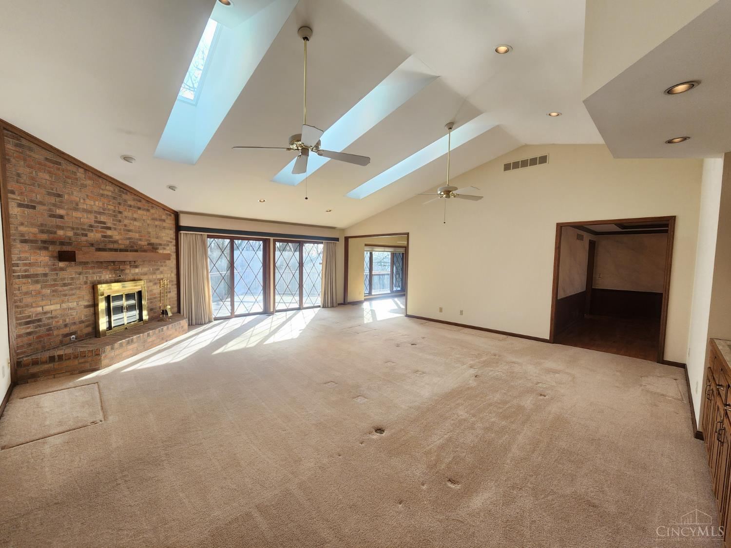 Homes for sale in Cincinnati, OH | 7385 Southpointe Dr, Cincinnati, OH 45233 | MLS# 1864525