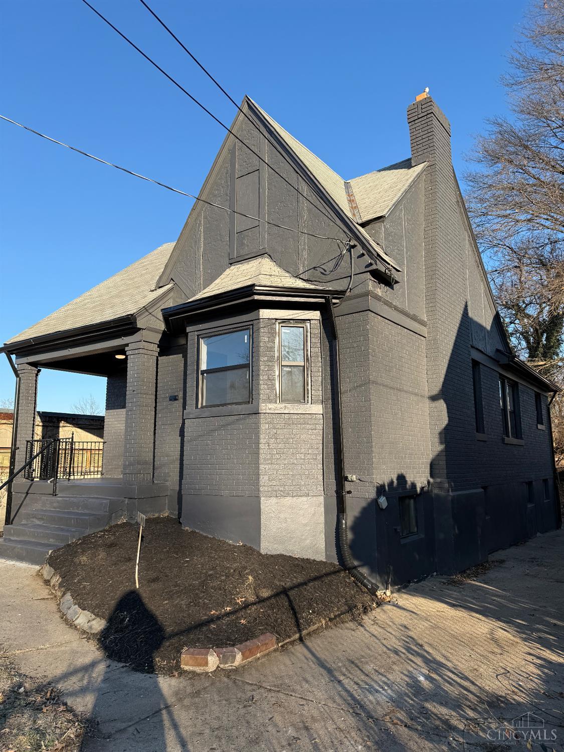 Homes for sale in Cincinnati, OH | 1100 Carolina Ave, Cincinnati, OH 45237 | MLS# 1864929