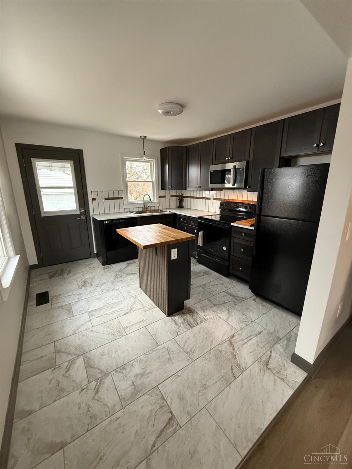 Homes for sale in Fairfield Twp, OH | 2126 Parkamo Ave, Fairfield Twp, OH 45015 | MLS# 1863141