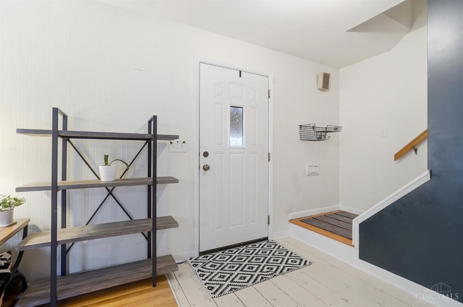 Homes for sale in Delhi Twp, OH | 625 Conina Dr, Delhi Twp, OH 45233 | MLS# 1865077