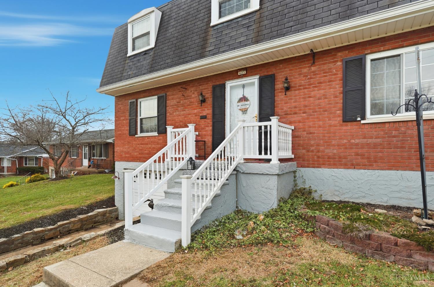 Homes for sale in Delhi Twp, OH | 625 Conina Dr, Delhi Twp, OH 45233 | MLS# 1865077