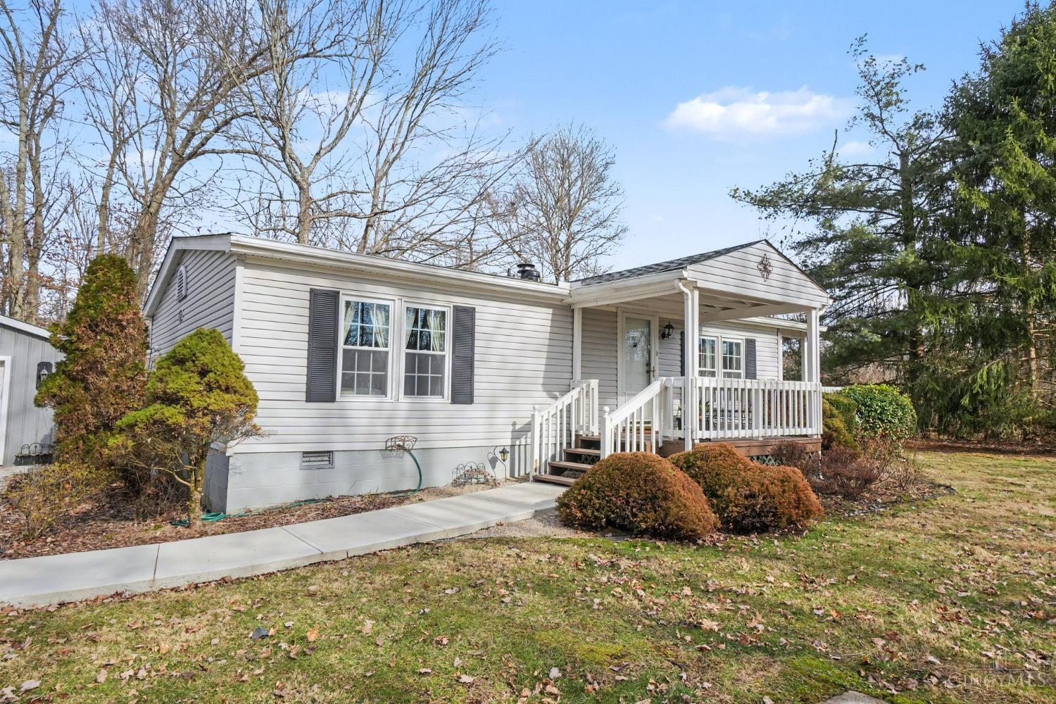 Homes for sale in Williamsburg, OH | 1571 Crosstown Rd, Williamsburg, OH 45176 | MLS# 1866987