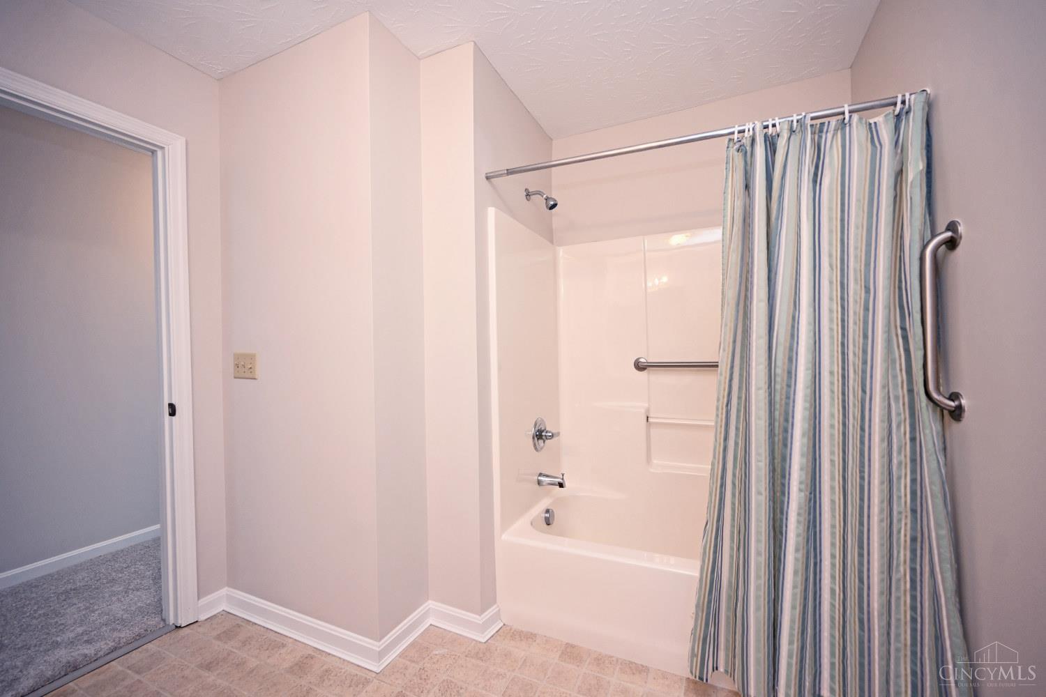 Homes for sale in Springdale, OH | 228 Edinburgh Ln, Springdale, OH 45246 | MLS# 1867454