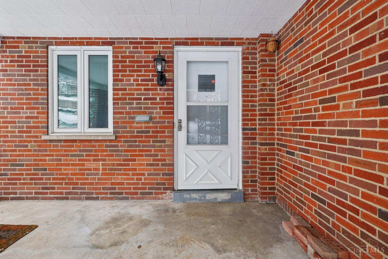 Homes for sale in Columbia Twp, OH | 2806 Losantiridge, Columbia Twp, OH 45213 | MLS# 1868135