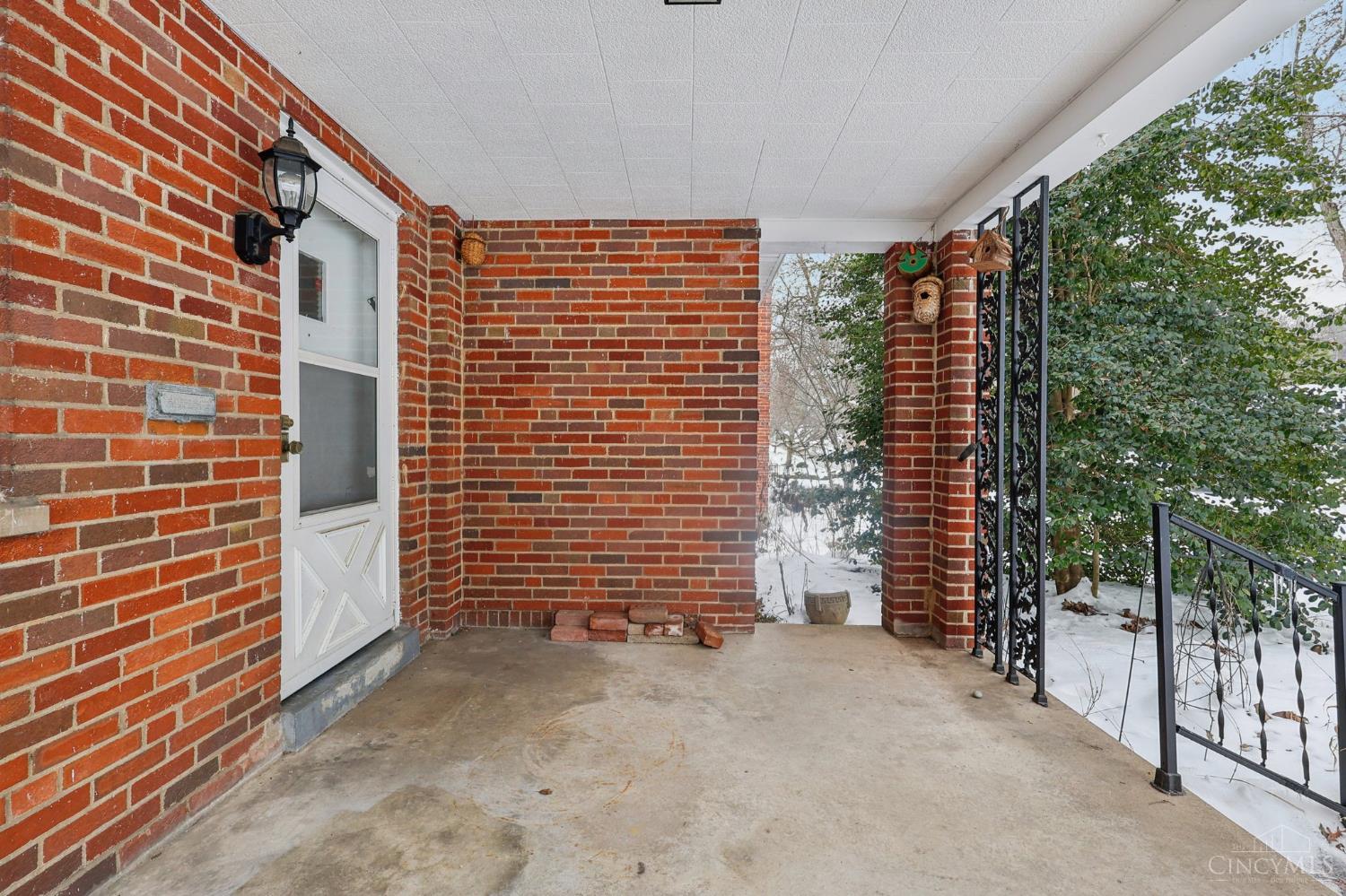 Homes for sale in Columbia Twp, OH | 2806 Losantiridge, Columbia Twp, OH 45213 | MLS# 1868135