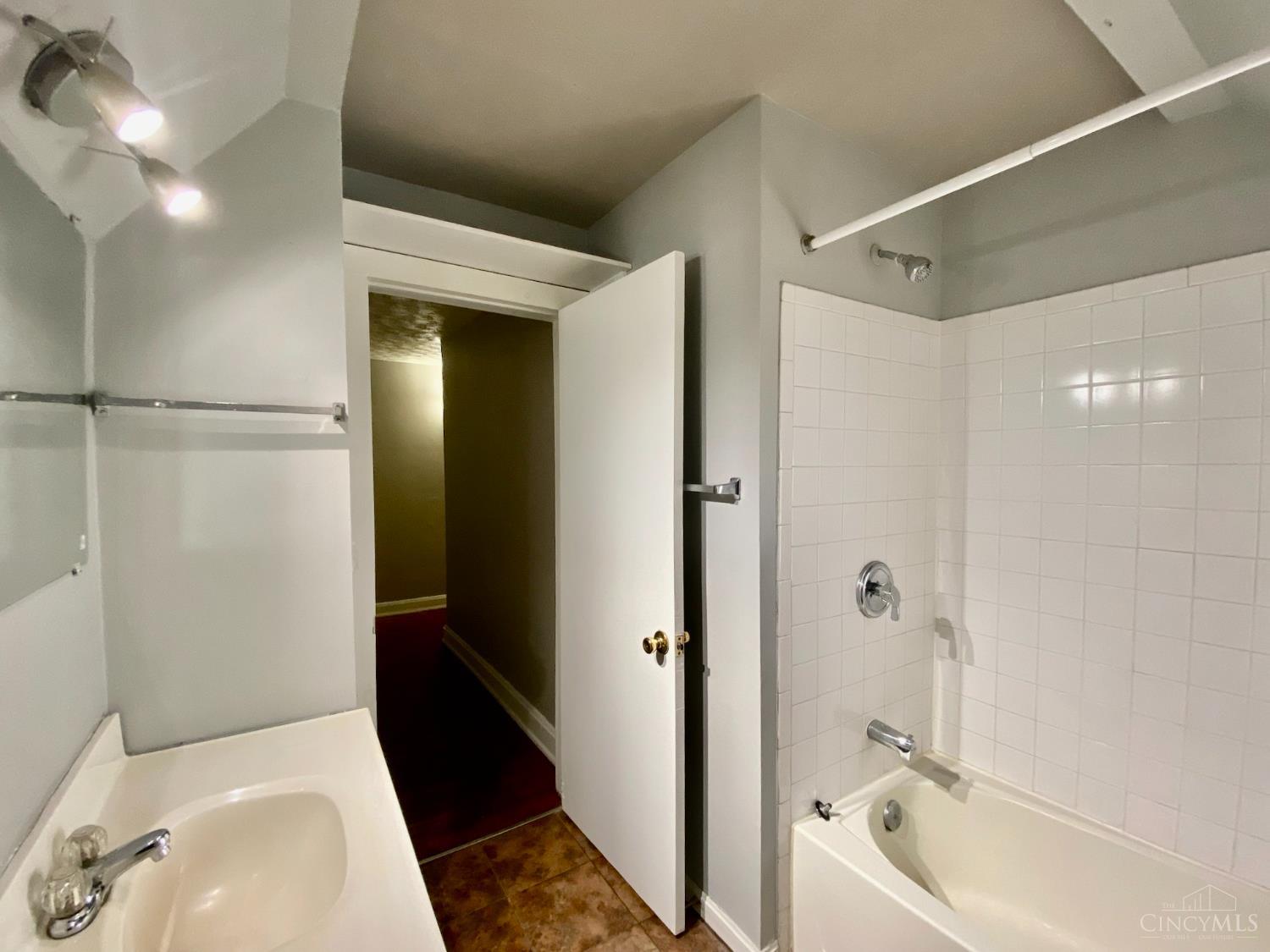 1025 Dana Avenue, Cincinnati, OH, 45229 — photo 43