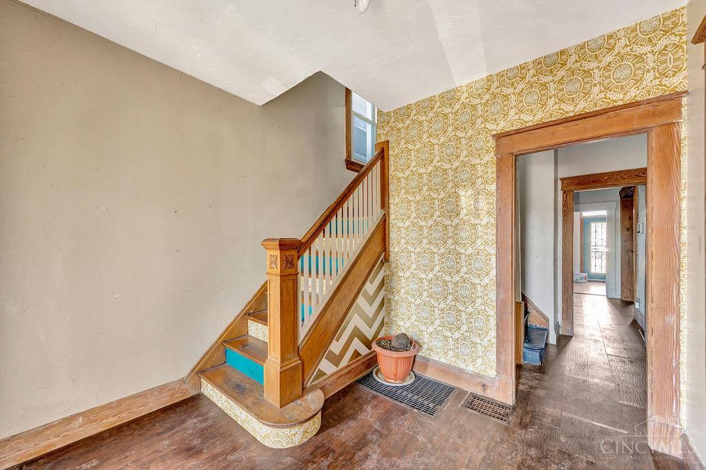 Homes for sale in Cincinnati, OH | 1506 Dixmont Ave, Cincinnati, OH 45207 | MLS# 1868719