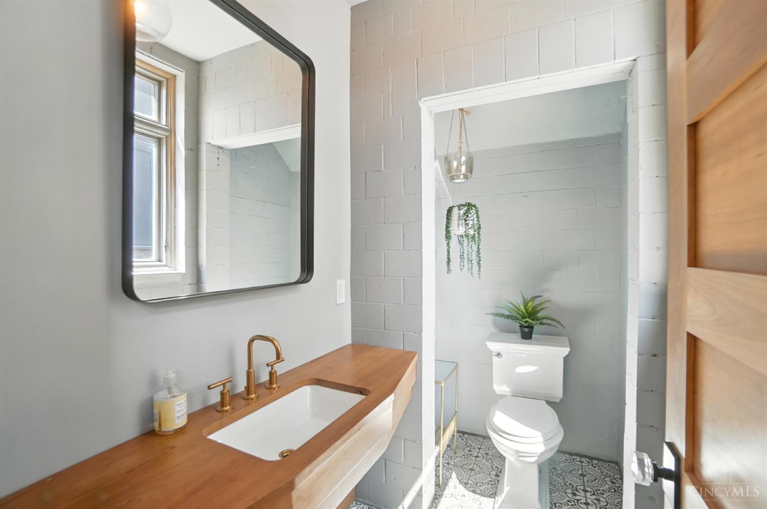 1628 Central Parkway