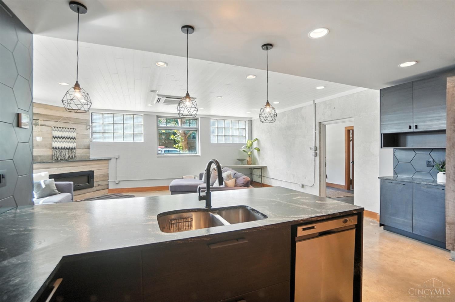 1628 Central Parkway