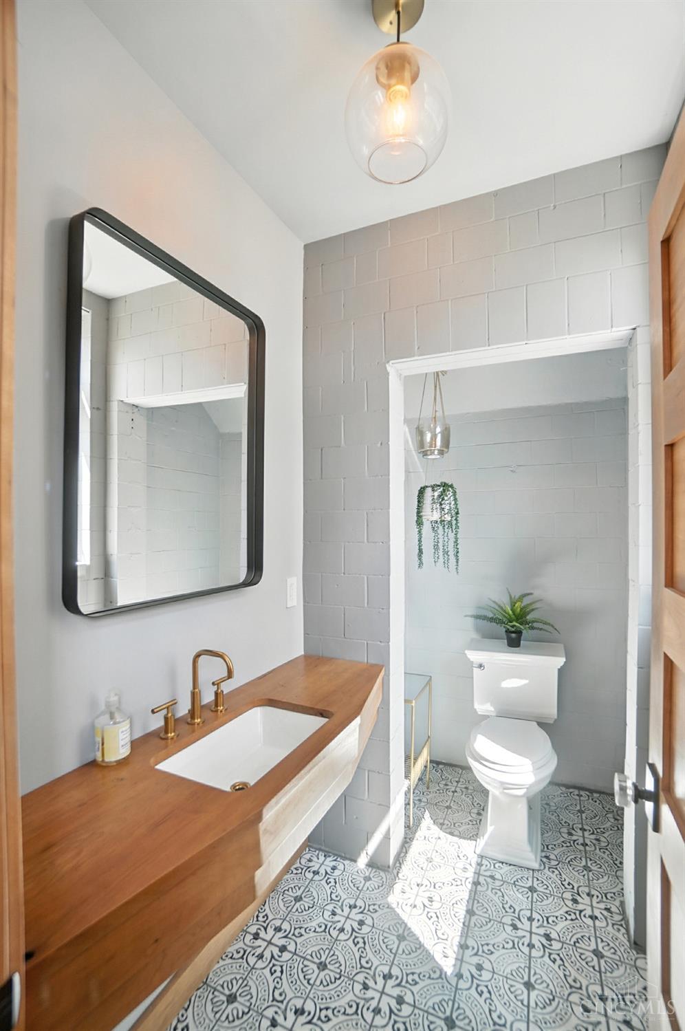 1628 Central Parkway