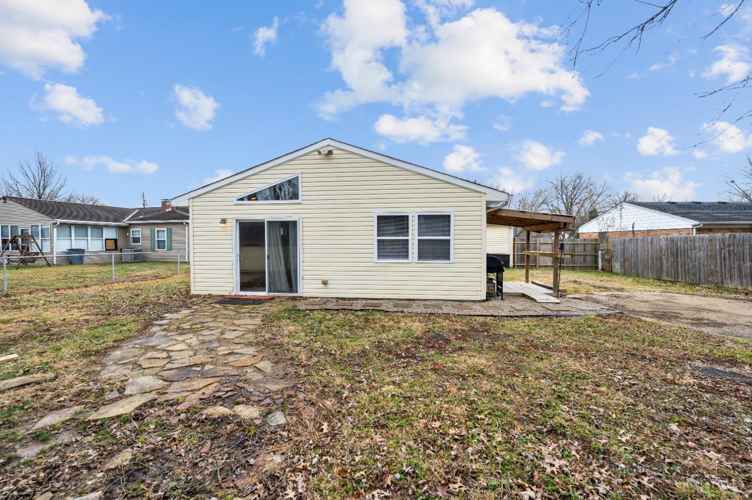 Homes for sale in Union Twp, OH | 634 Chateau Dr, Union Twp, OH 45244 | MLS# 1868956