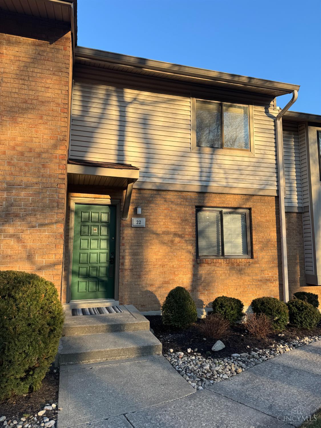 Homes for sale in Cincinnati, OH | 22 Oakwood Ct, Cincinnati, OH 45246 | MLS# 1869285