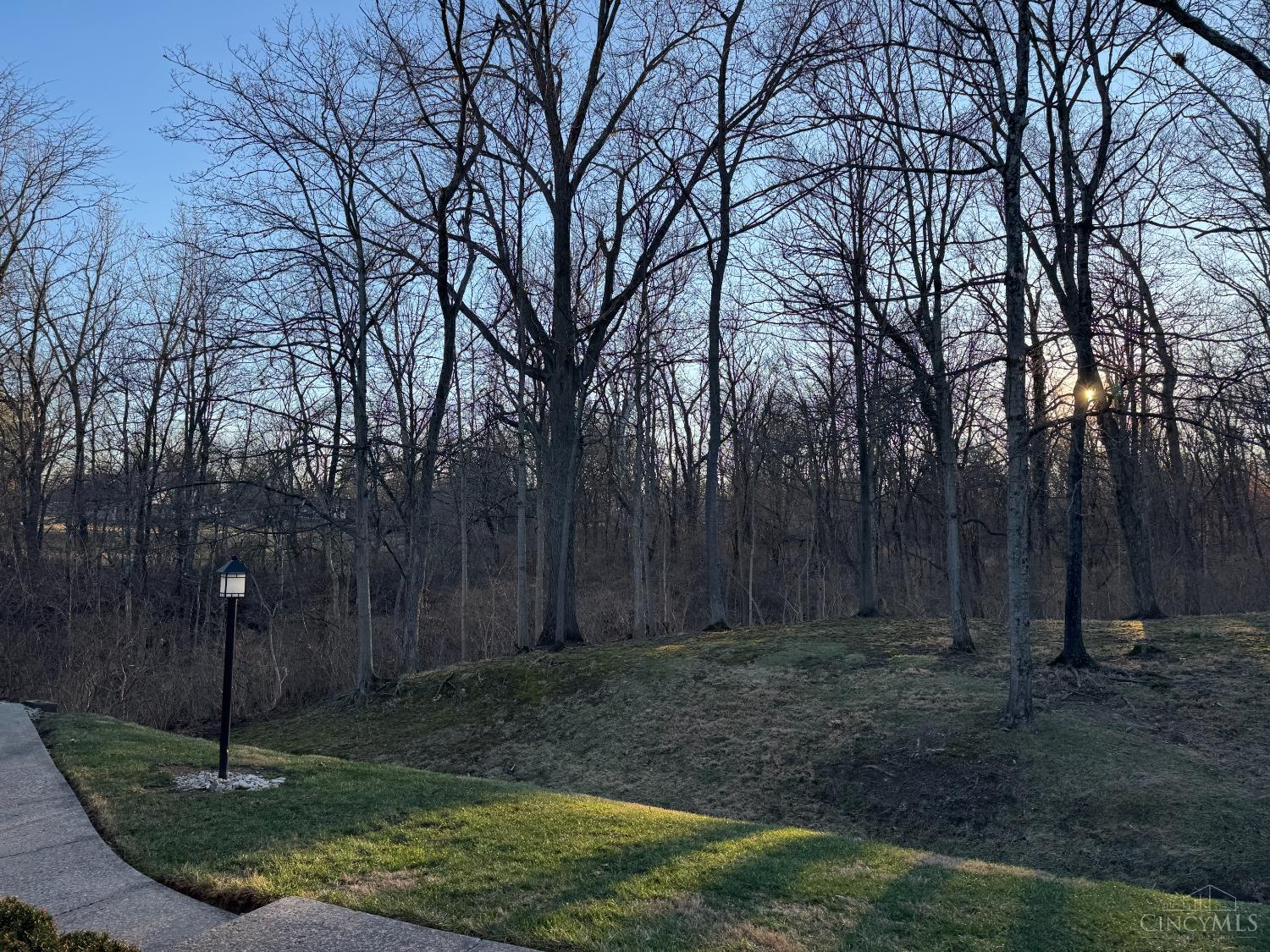 Homes for sale in Cincinnati, OH | 22 Oakwood Ct, Cincinnati, OH 45246 | MLS# 1869285