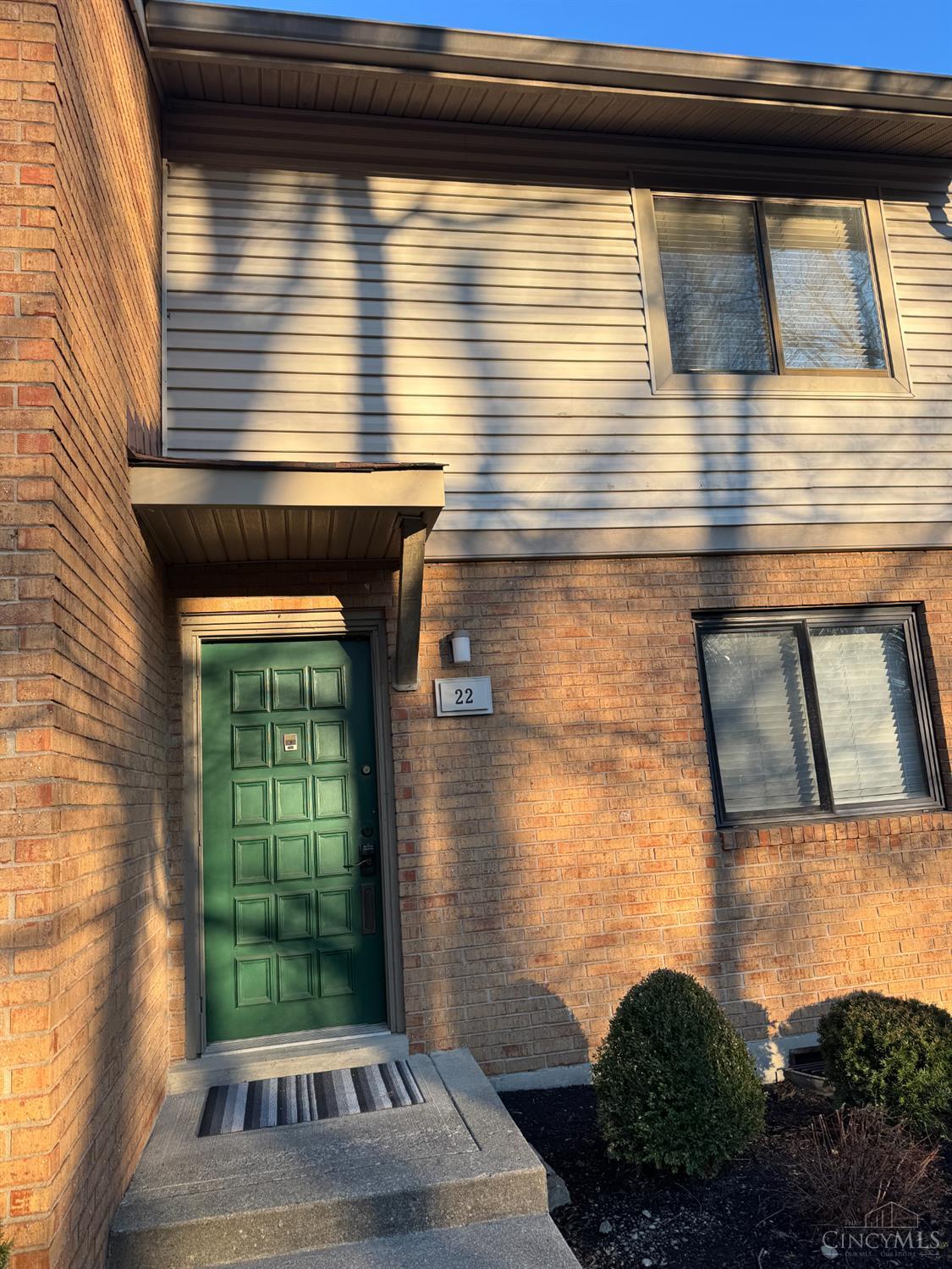 Homes for sale in Cincinnati, OH | 22 Oakwood Ct, Cincinnati, OH 45246 | MLS# 1869285