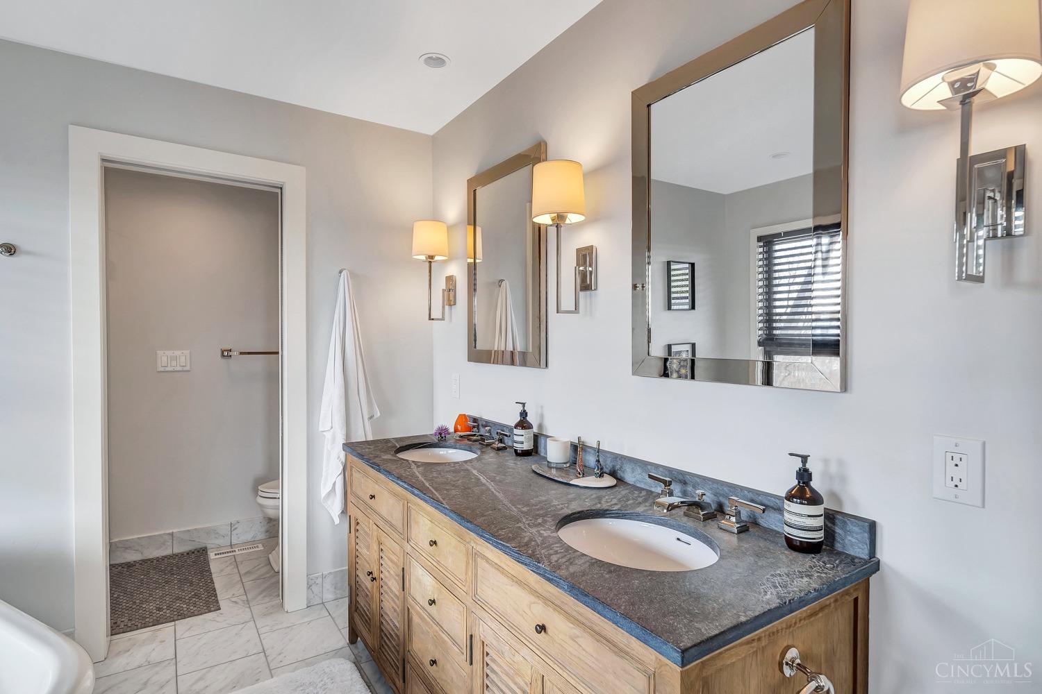 987 Hill Street, Cincinnati, OH, 45202 — photo 21