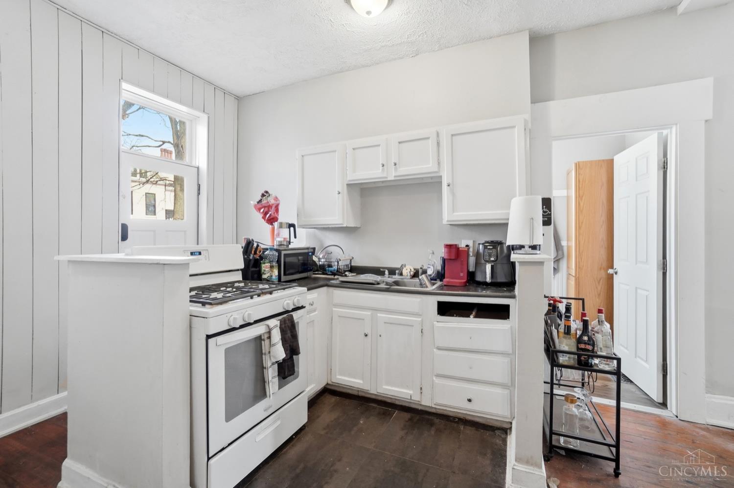 Homes for sale in Cincinnati, OH | 46 Graham St, Cincinnati, OH 45219 | MLS# 1871865