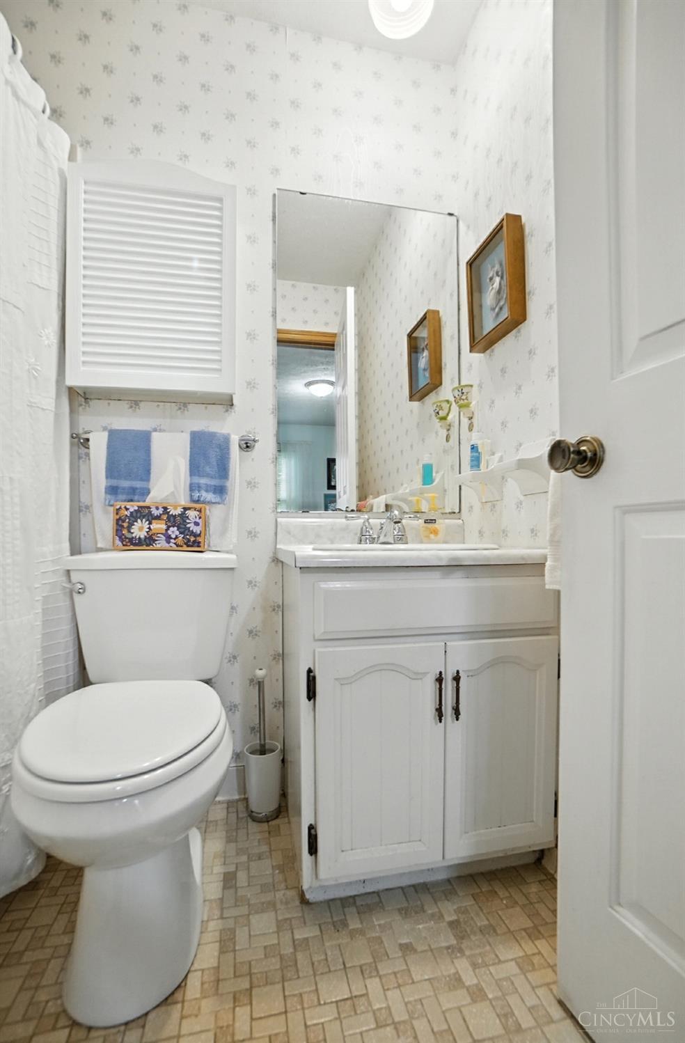 8253 Lake Ridge Drive, West Chester, OH, 45069 — photo 13