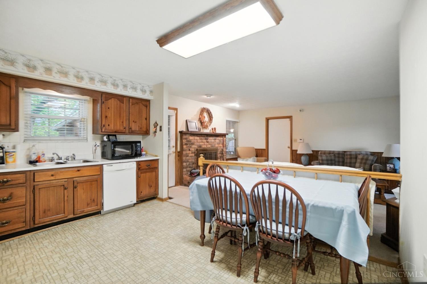 8253 Lake Ridge Drive, West Chester, OH, 45069 — photo 8