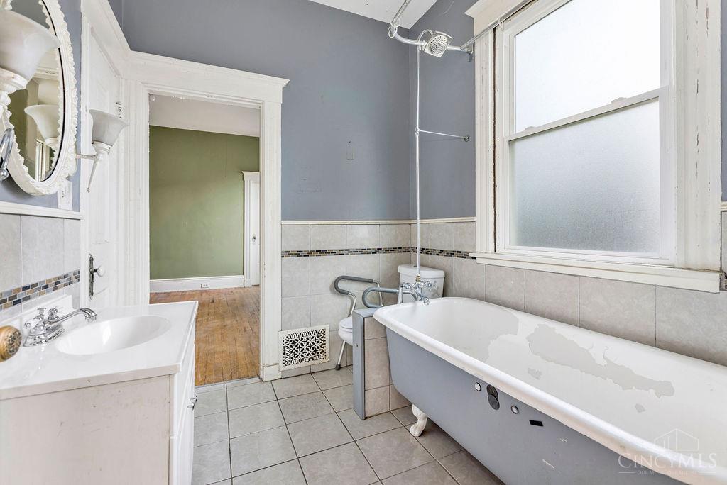 990 Burton Avenue, Cincinnati, OH, 45229 — photo 22