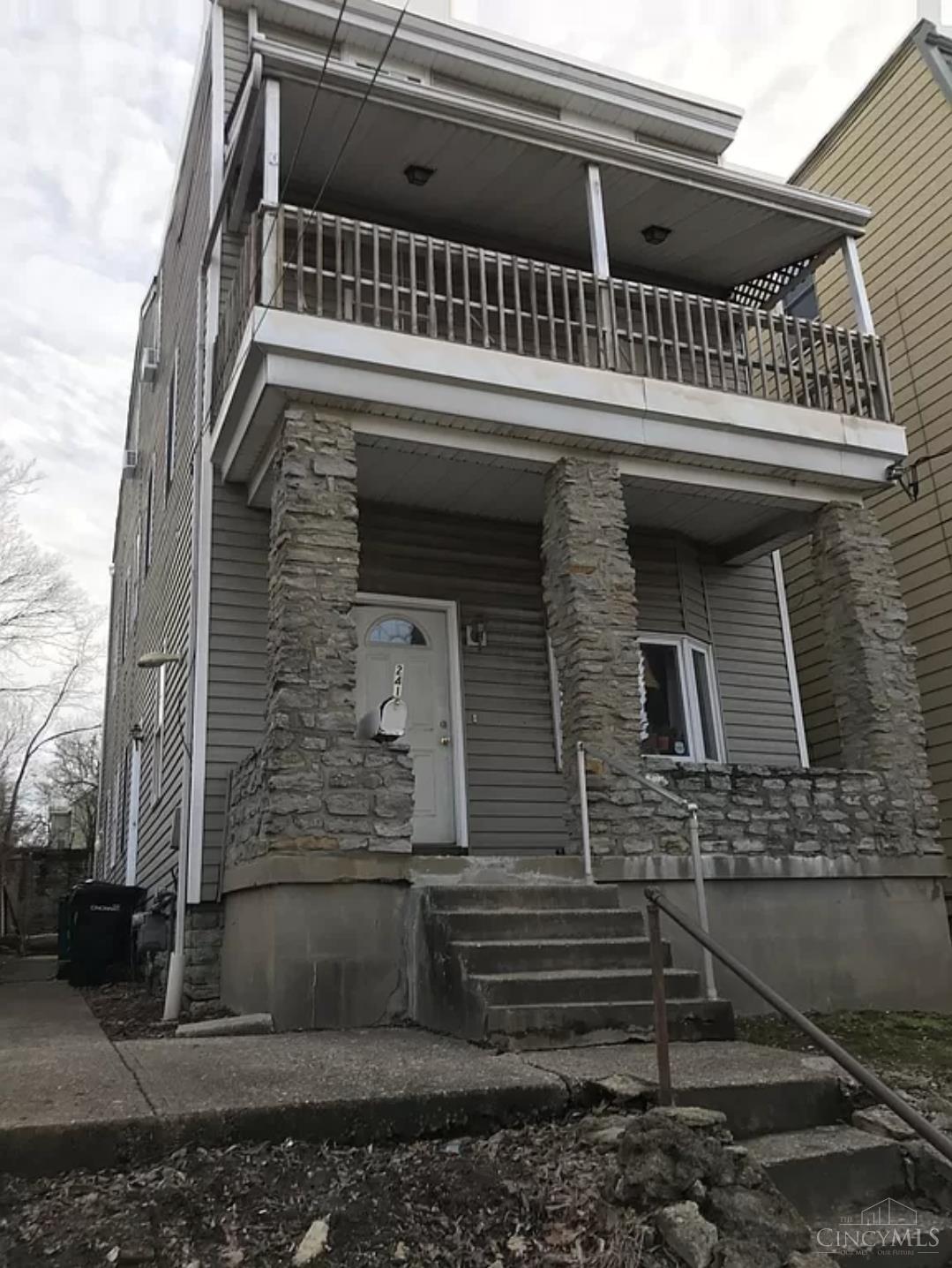 241 University Avenue, Cincinnati, OH, 45219