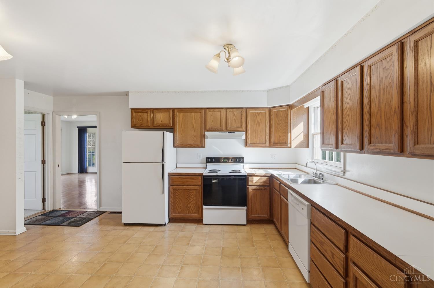 7628 Lesourdsville West Chester Road, West Chester, OH, 45069 — photo 17
