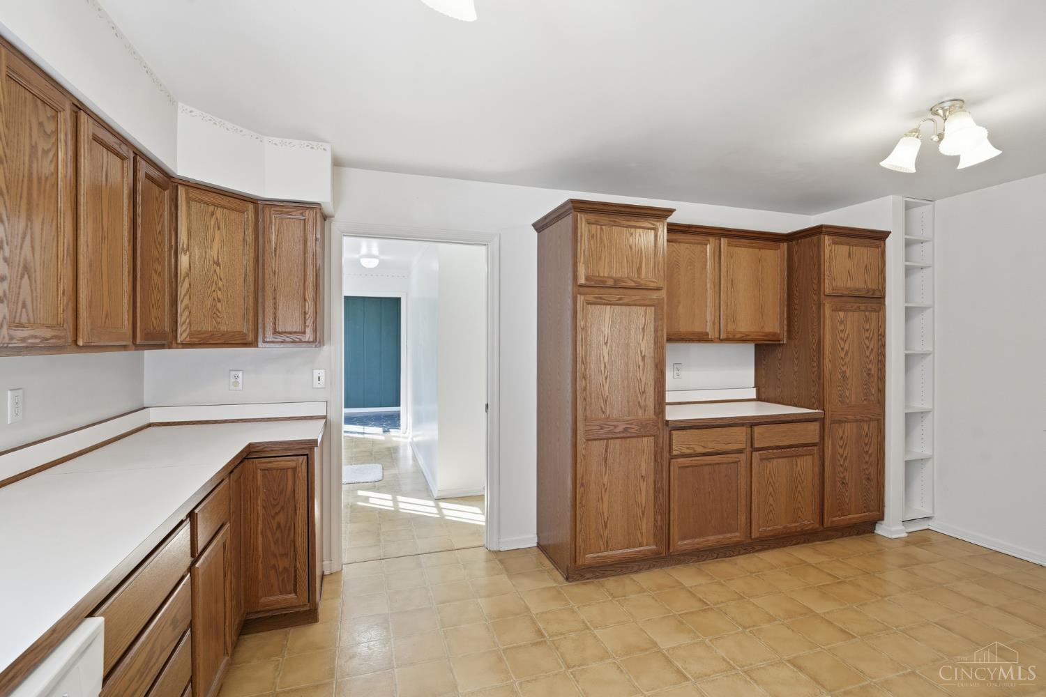 7628 Lesourdsville West Chester Road, West Chester, OH, 45069 — photo 18