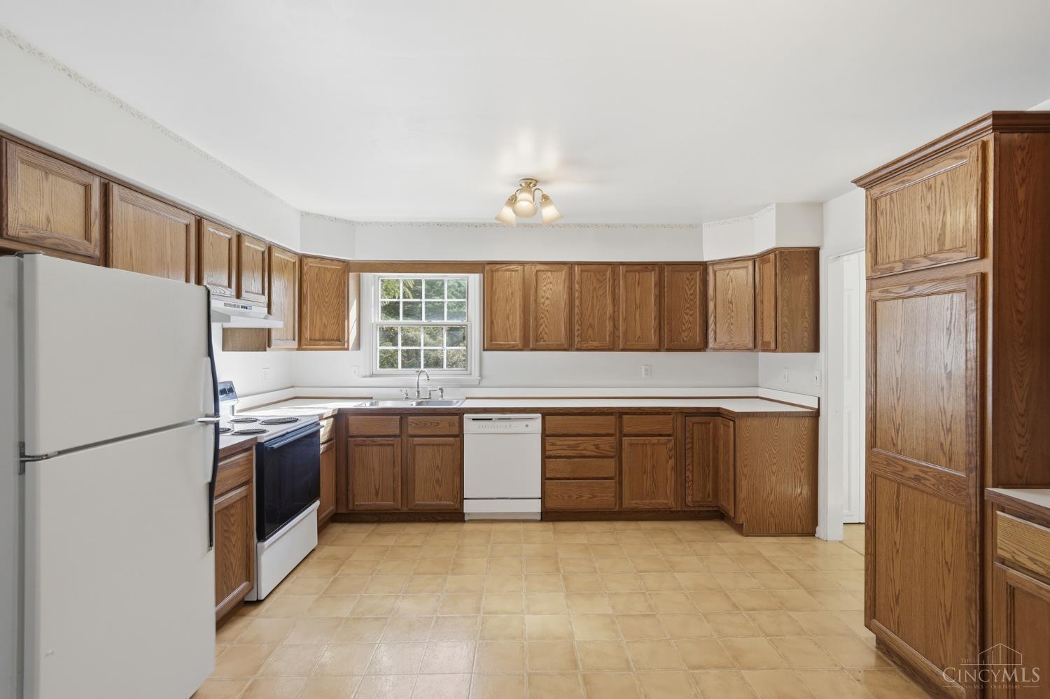 7628 Lesourdsville West Chester Road, West Chester, OH, 45069 — photo 16