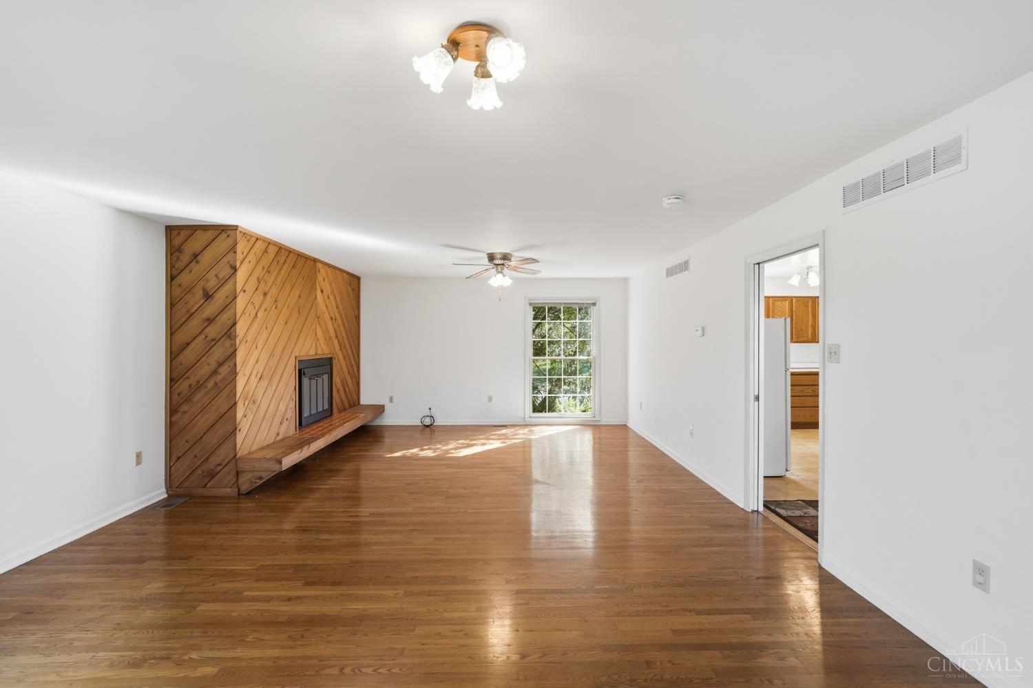7628 Lesourdsville West Chester Road, West Chester, OH, 45069 — photo 10