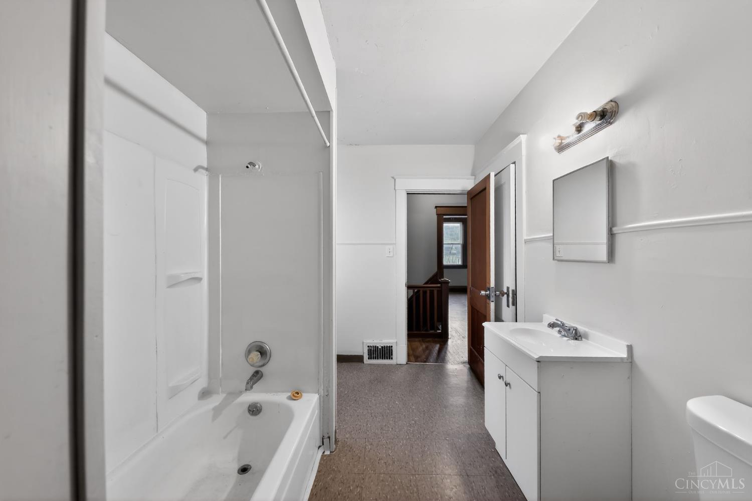 8627 Reading Road, Reading, OH, 45215 — photo 18