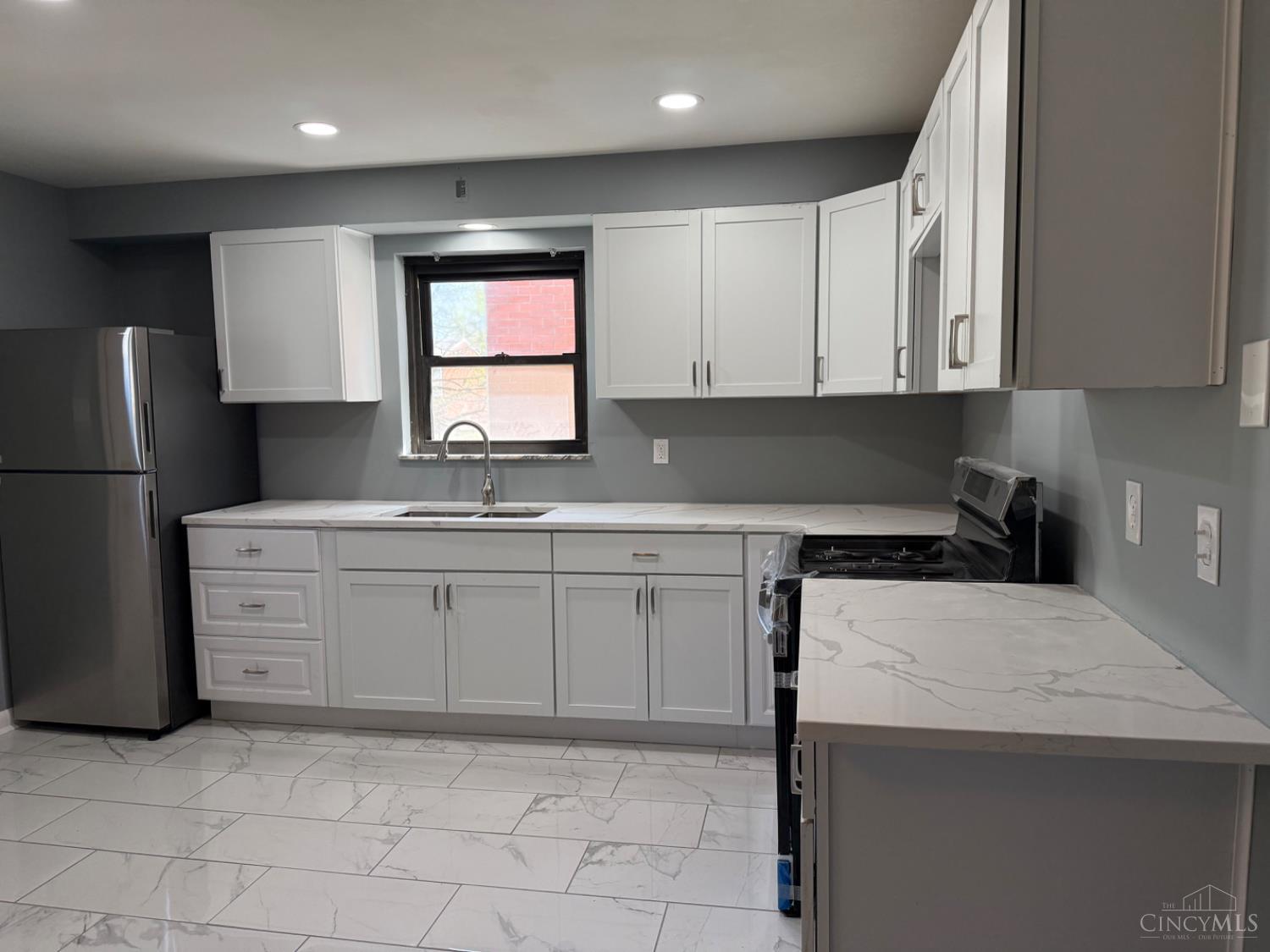 3555 McHenry Avenue, Cincinnati, OH, 45225 — photo 4