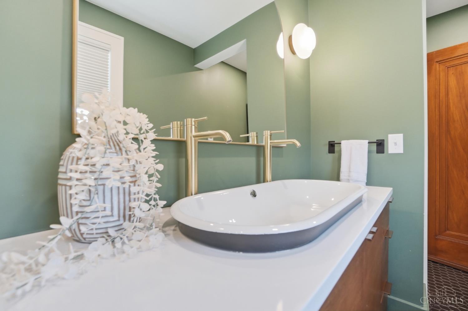 1123 Salisbury Drive