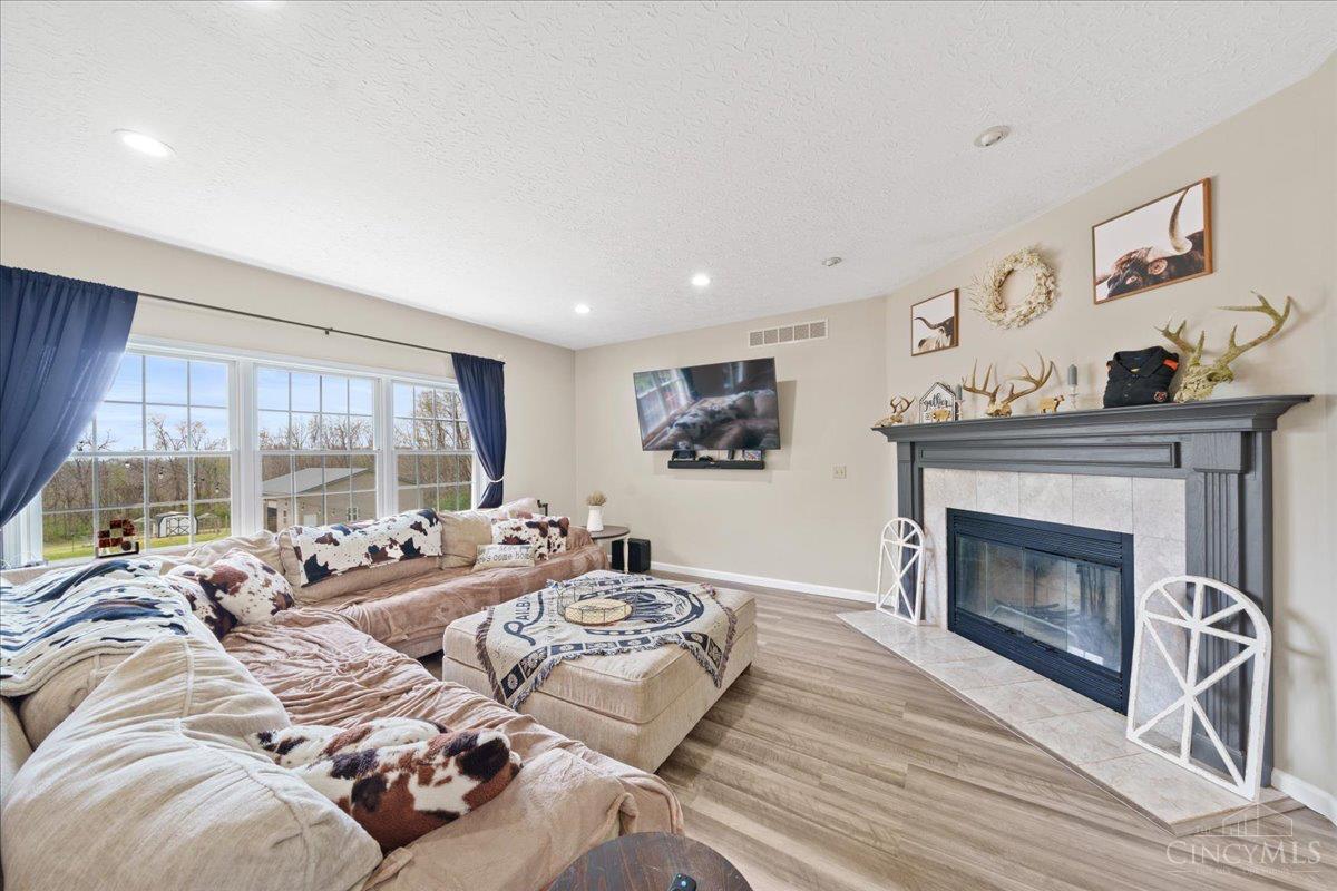 1034 Hill Top Lane, Franklin Twp, OH, 45120 — photo 4