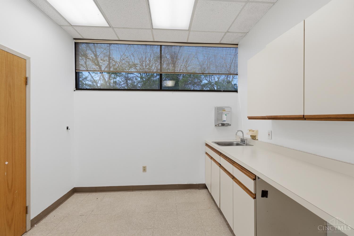 10196 Springfield Pike, Woodlawn, OH, 45215 — photo 7