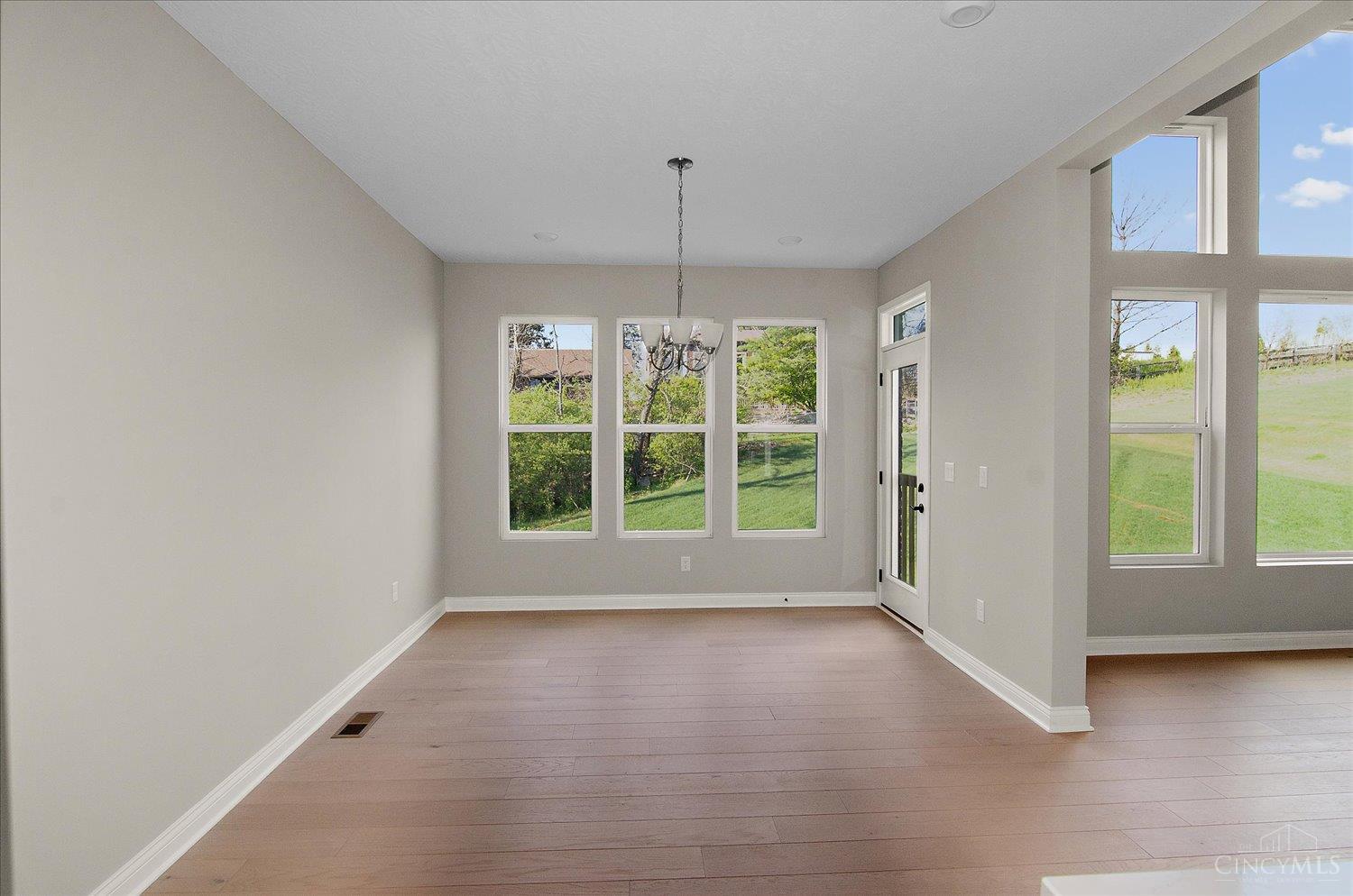 5225 Ivy Rose Lane, Green Twp, OH, 45247 — photo 7