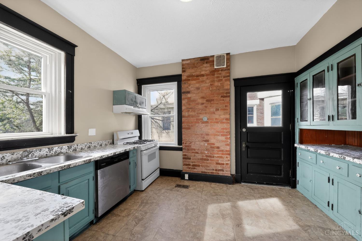2525 Homestead Place, Cincinnati, OH, 45211 — photo 8