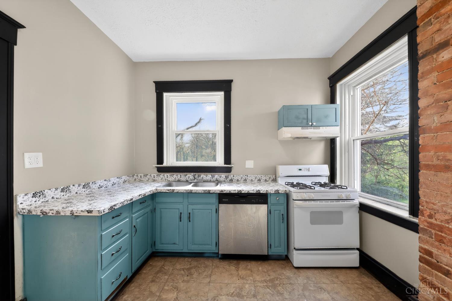 2525 Homestead Place, Cincinnati, OH, 45211 — photo 9