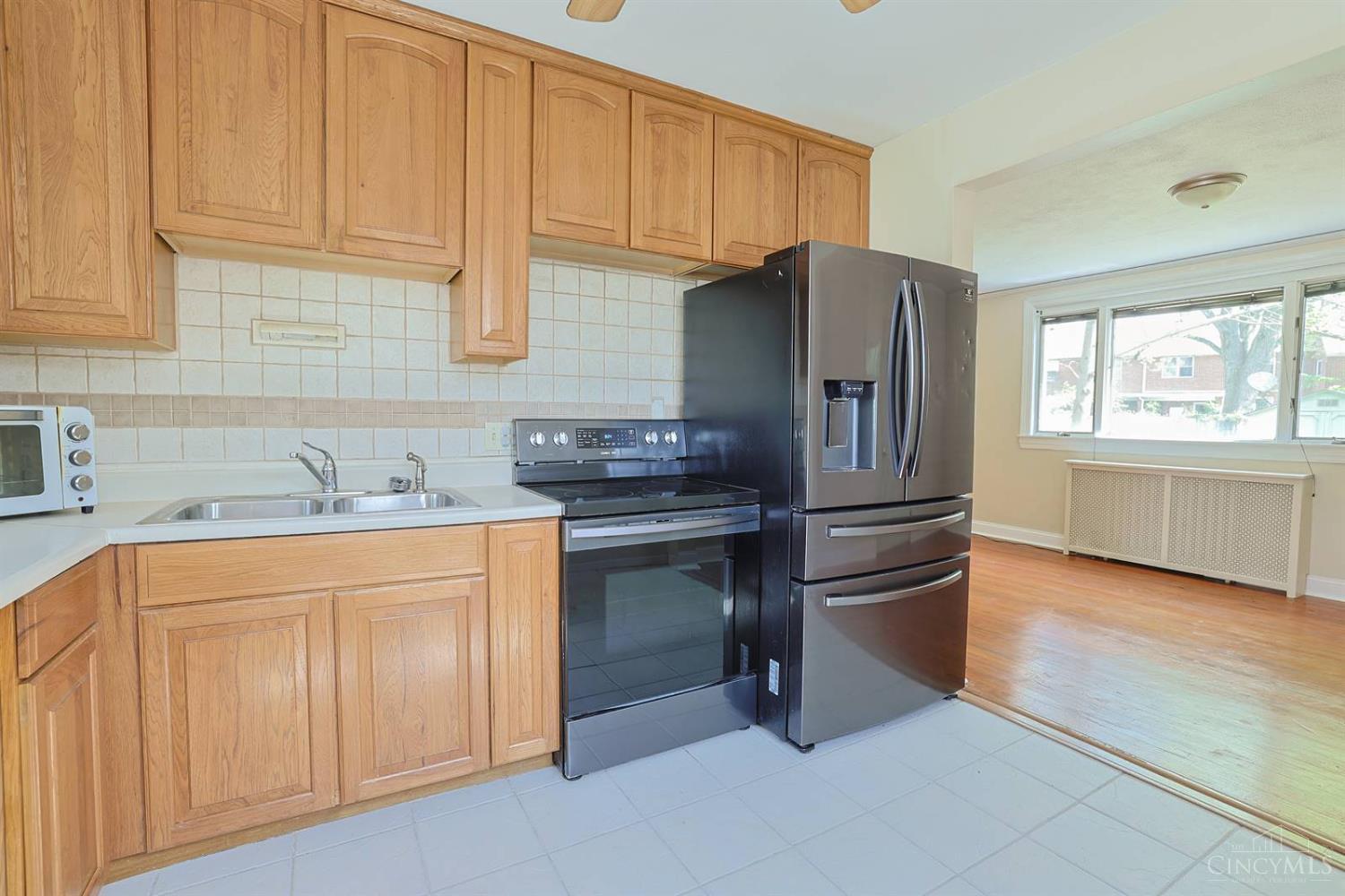 22 Avenell Lane, Greenhills, OH, 45218 — photo 9