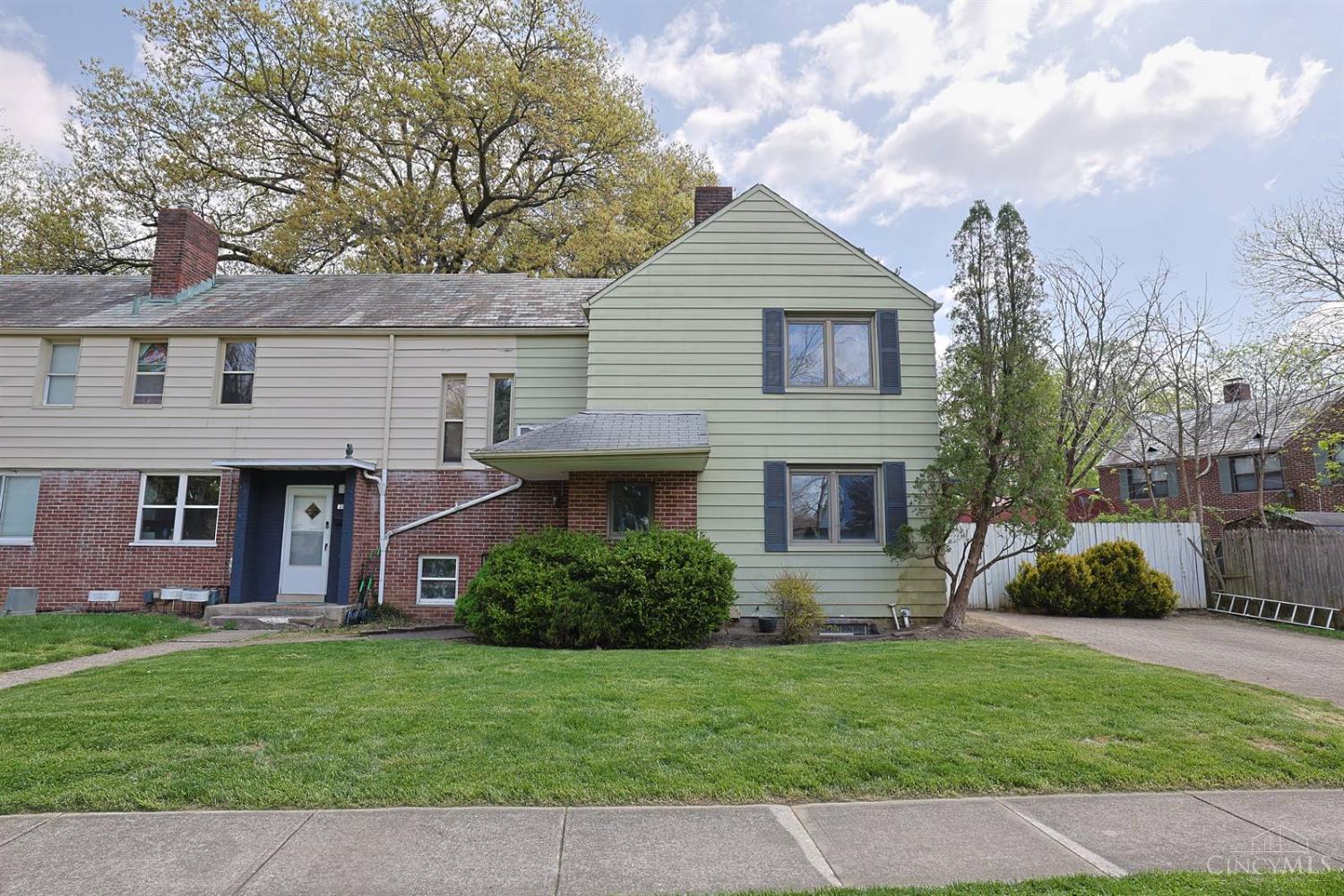 22 Avenell Lane, Greenhills, OH, 45218