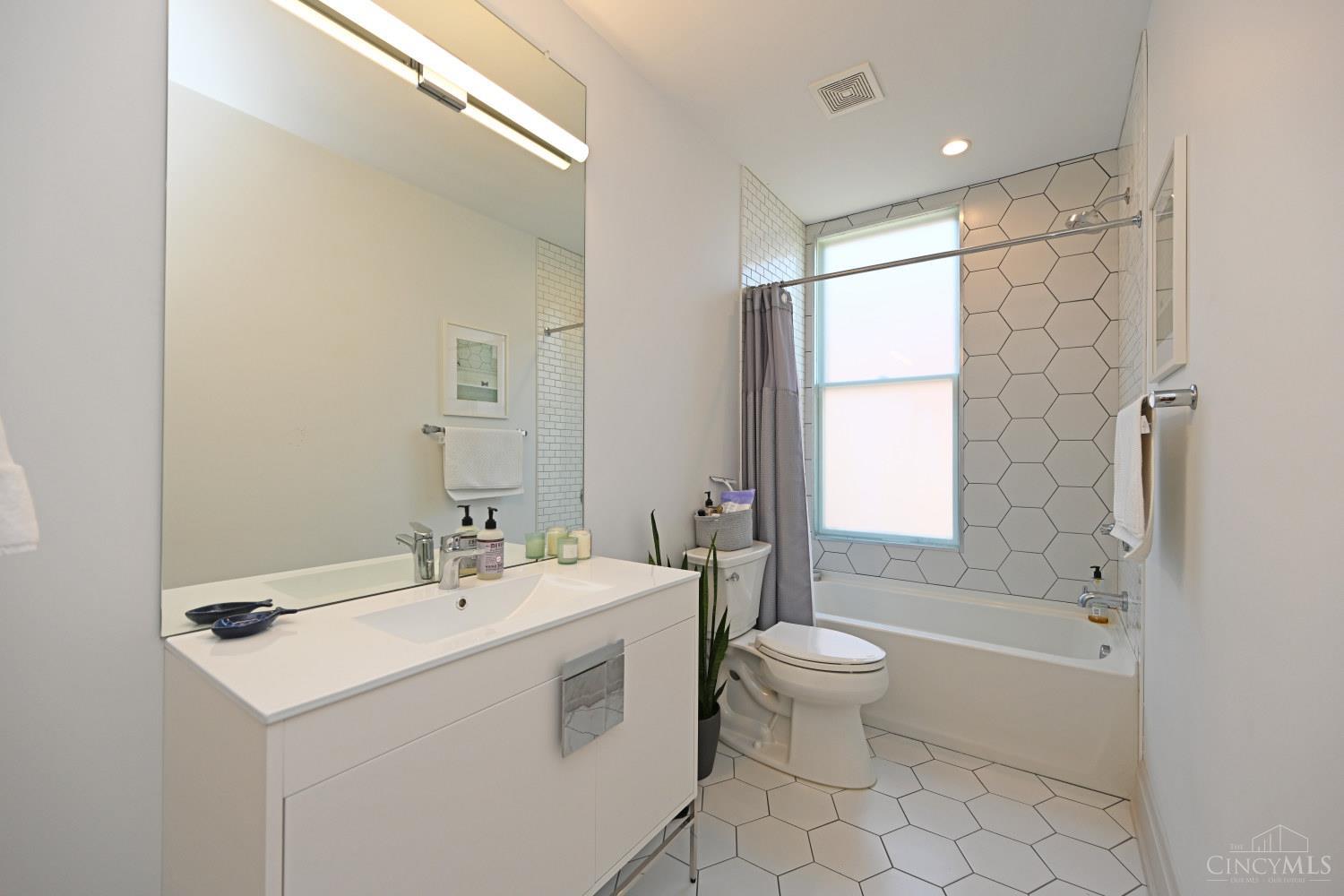 1921 Vine Street, Cincinnati, OH, 45202 — photo 17