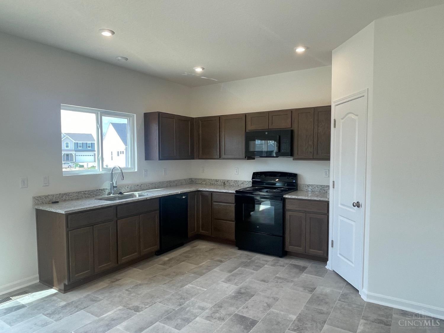 9009 Caprock Court, Harrison, OH, 45030 — photo 10