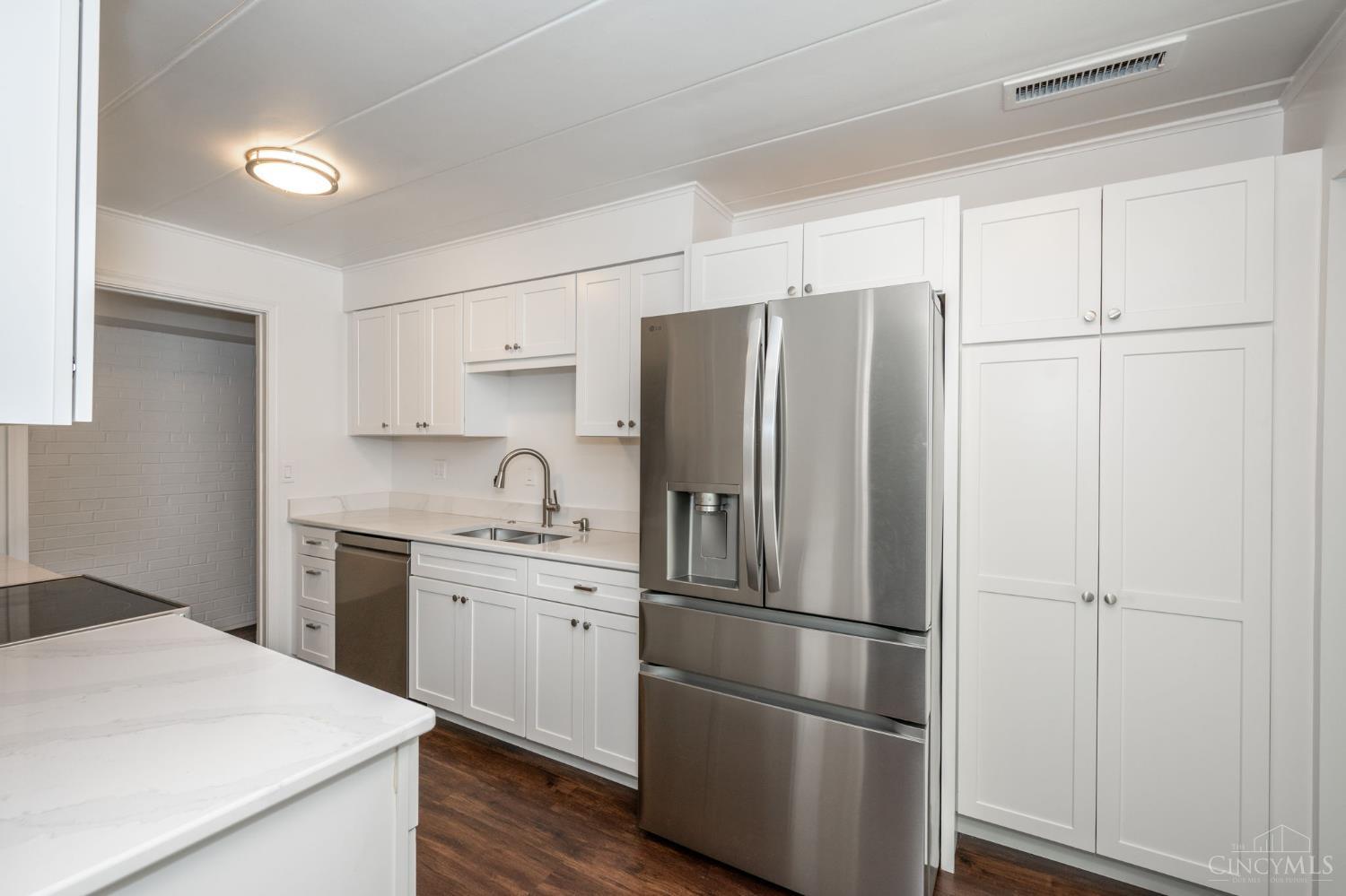 880 Rue De La Paix #A9, Cincinnati, OH, 45220 — photo 12