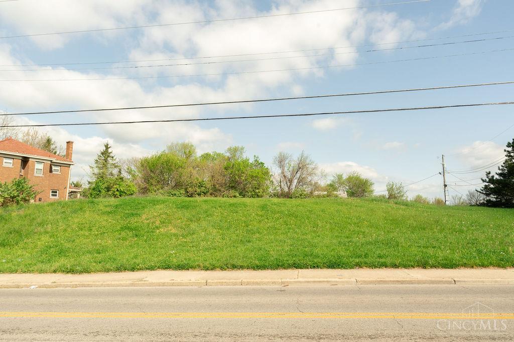 38 Clinton Springs Avenue, Cincinnati, OH, 45217 — photo 4