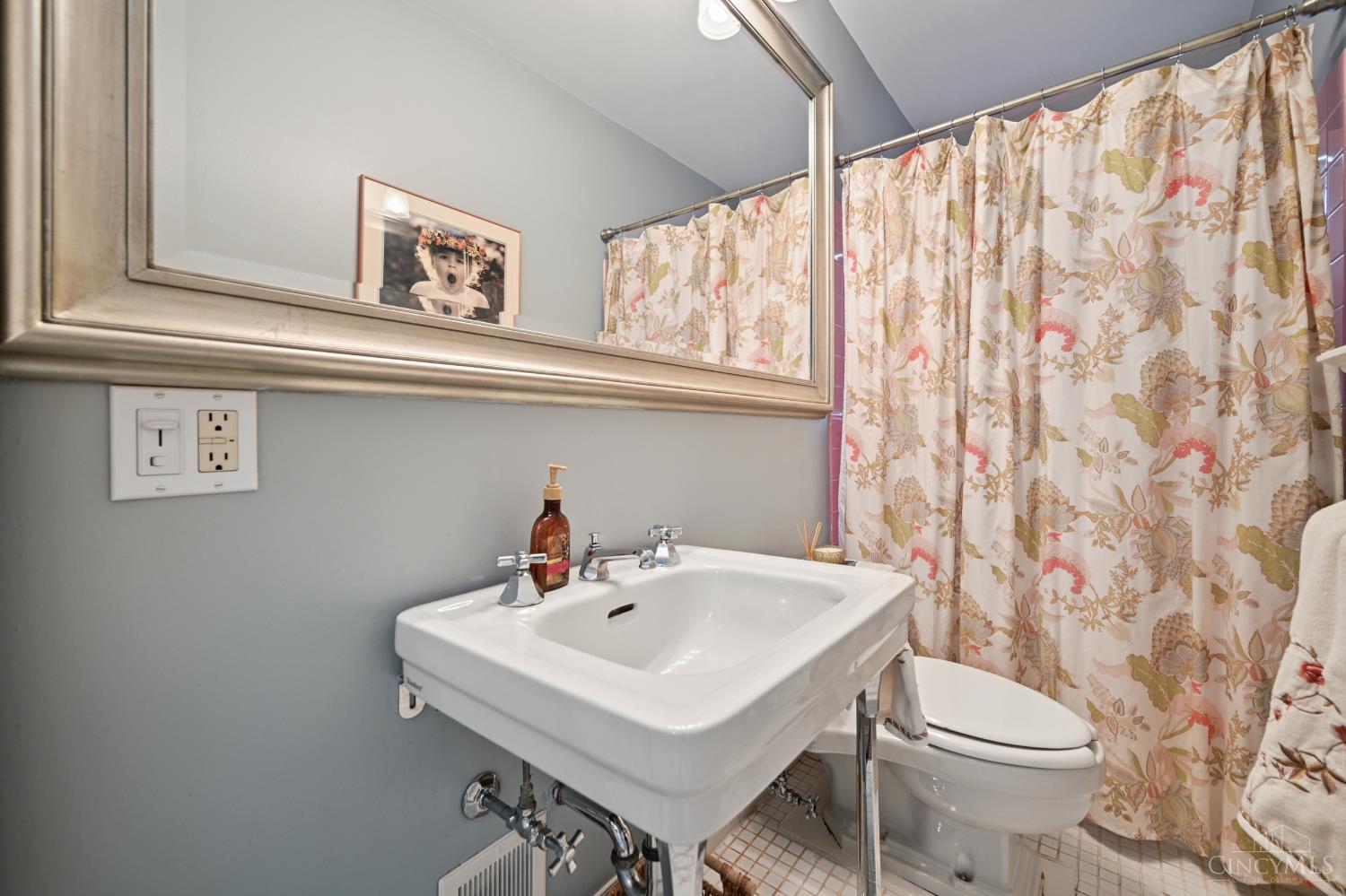 835 Ivy Avenue, Glendale, OH, 45246 — photo 27