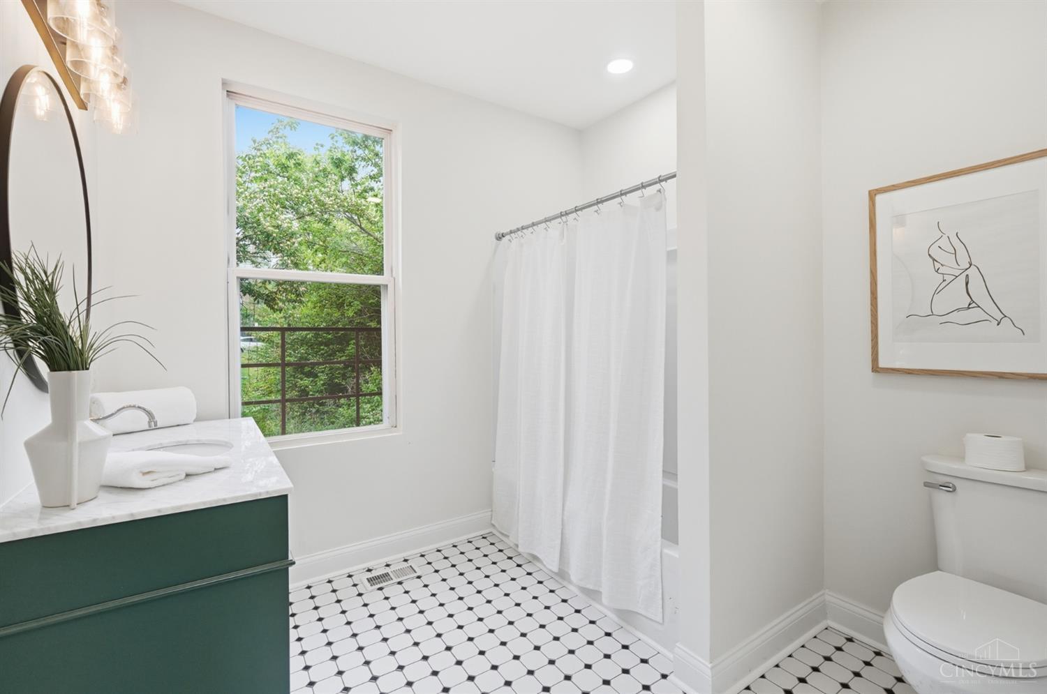 136 Dorchester Avenue, Cincinnati, OH, 45219 — photo 12